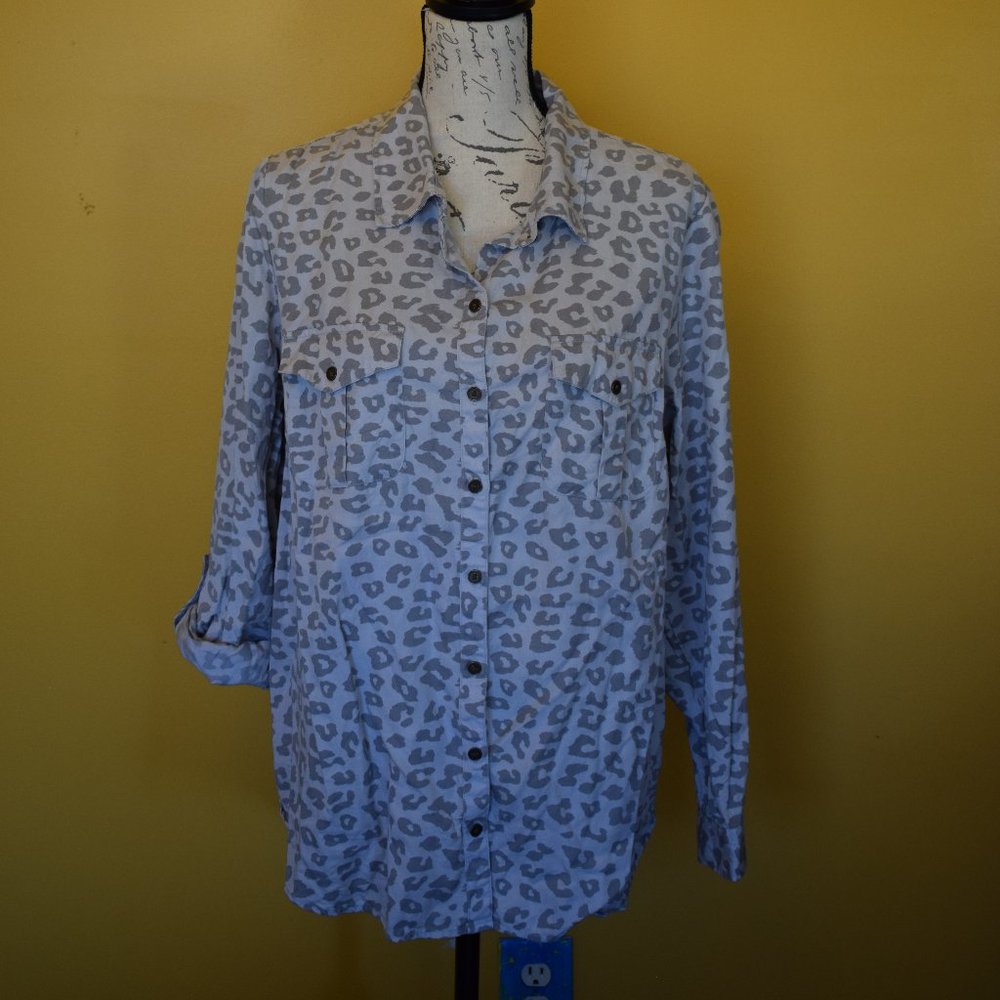 New Directions Curvy Button Down Hi/Lo1X